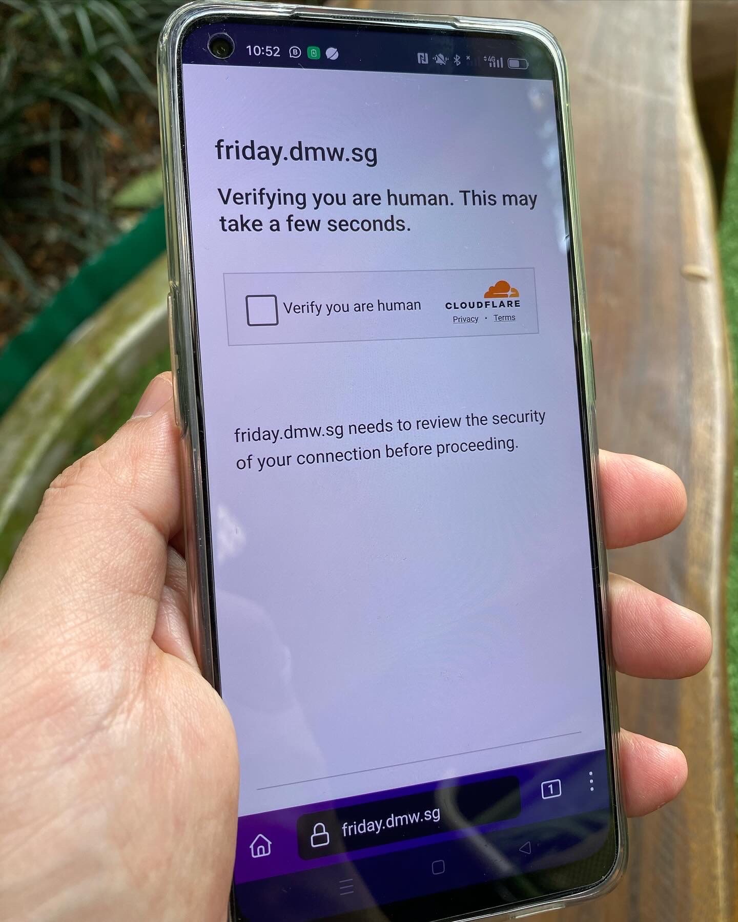 s͛Card checks if visitor is human or bot